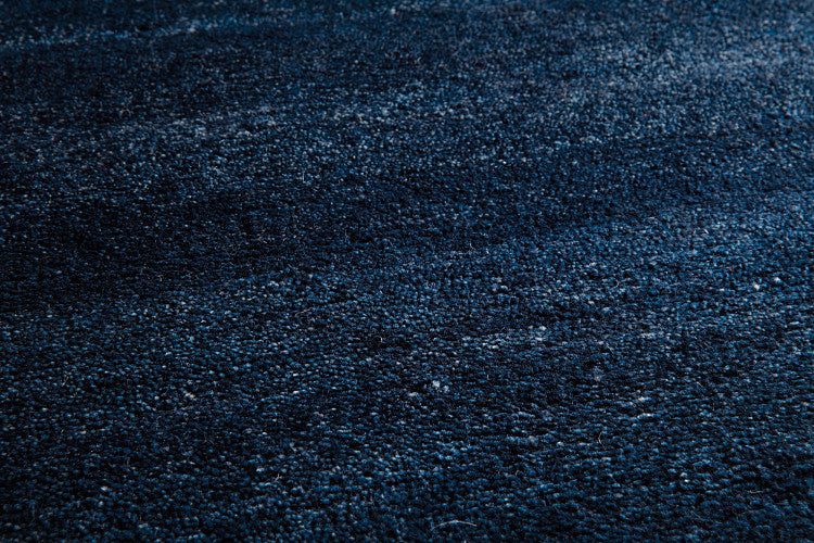 Loook Cloud 418 Hand-Knotted Wool Rug Navy Blue detail – The Slow Store