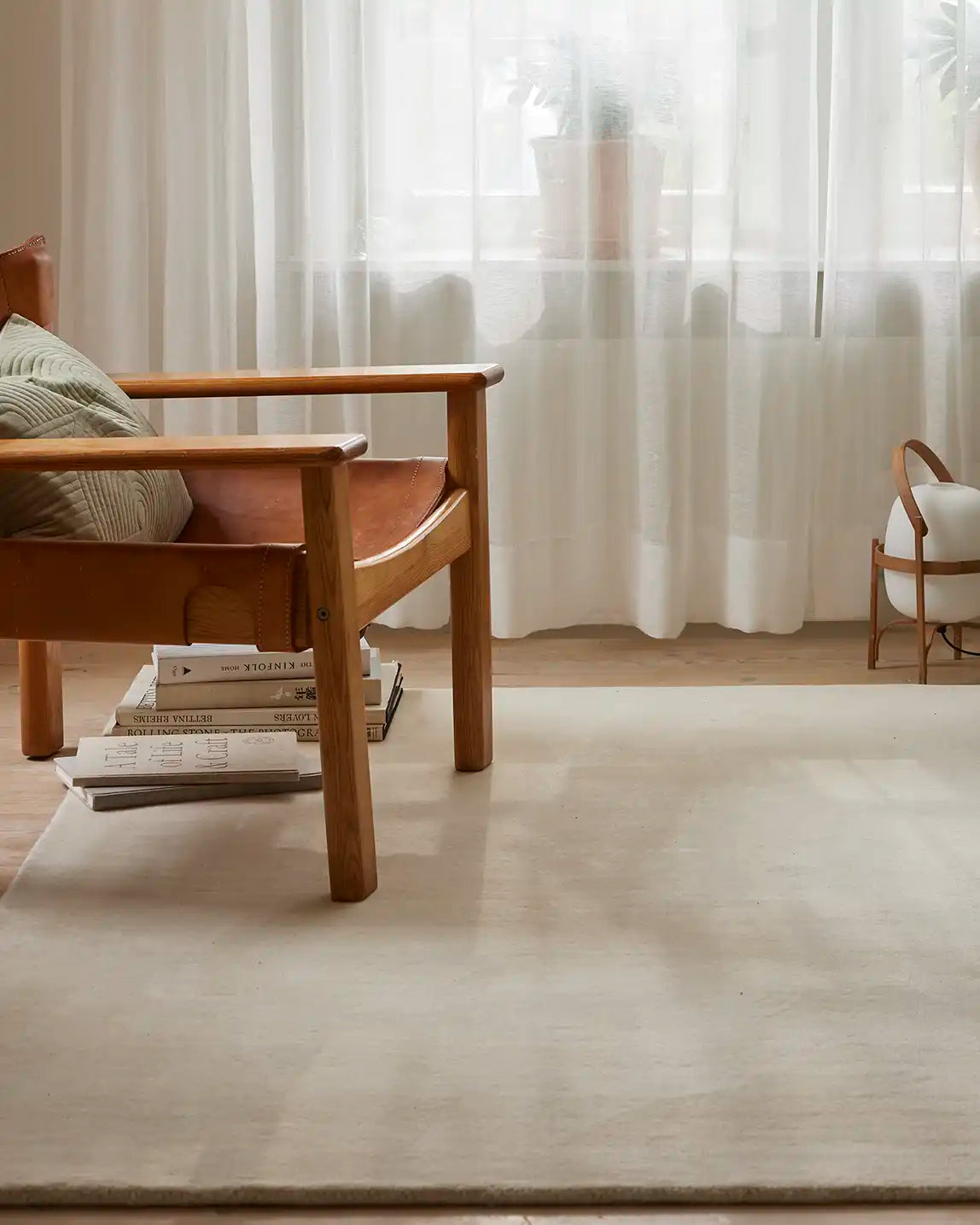 Classic Collection Solid Off-white wool rug - detail - The Slow Store